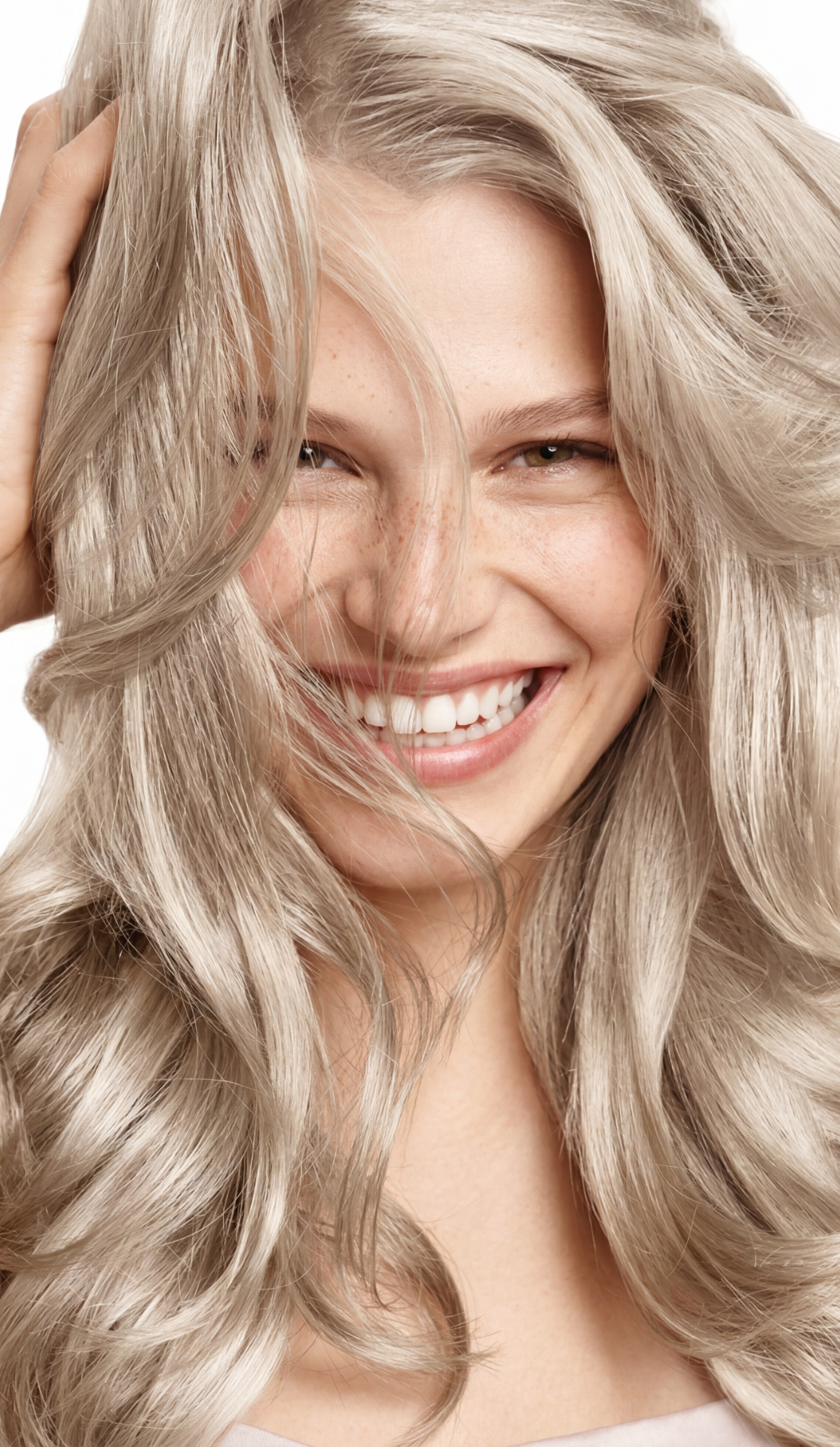 Kit Silver Blonde pour blond froid | Neutralise les reflets jaunes en seulement 3 minutes. Achetez sur keune.ch dès maintenant.